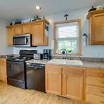 Cottage In Edinboro Walk To Pat Crawford Beach!