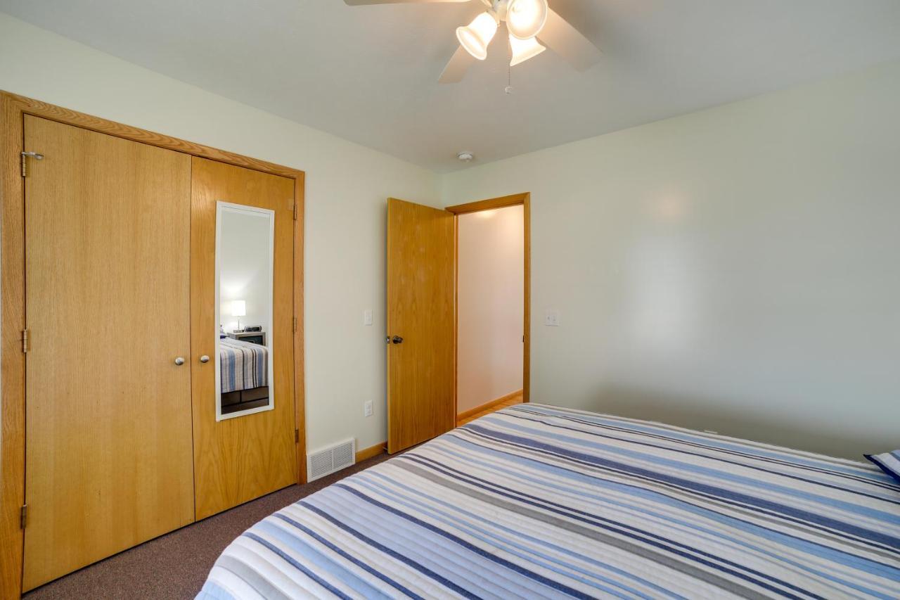 In Walk To Pat Crawford Beach! Holiday home Edinboro